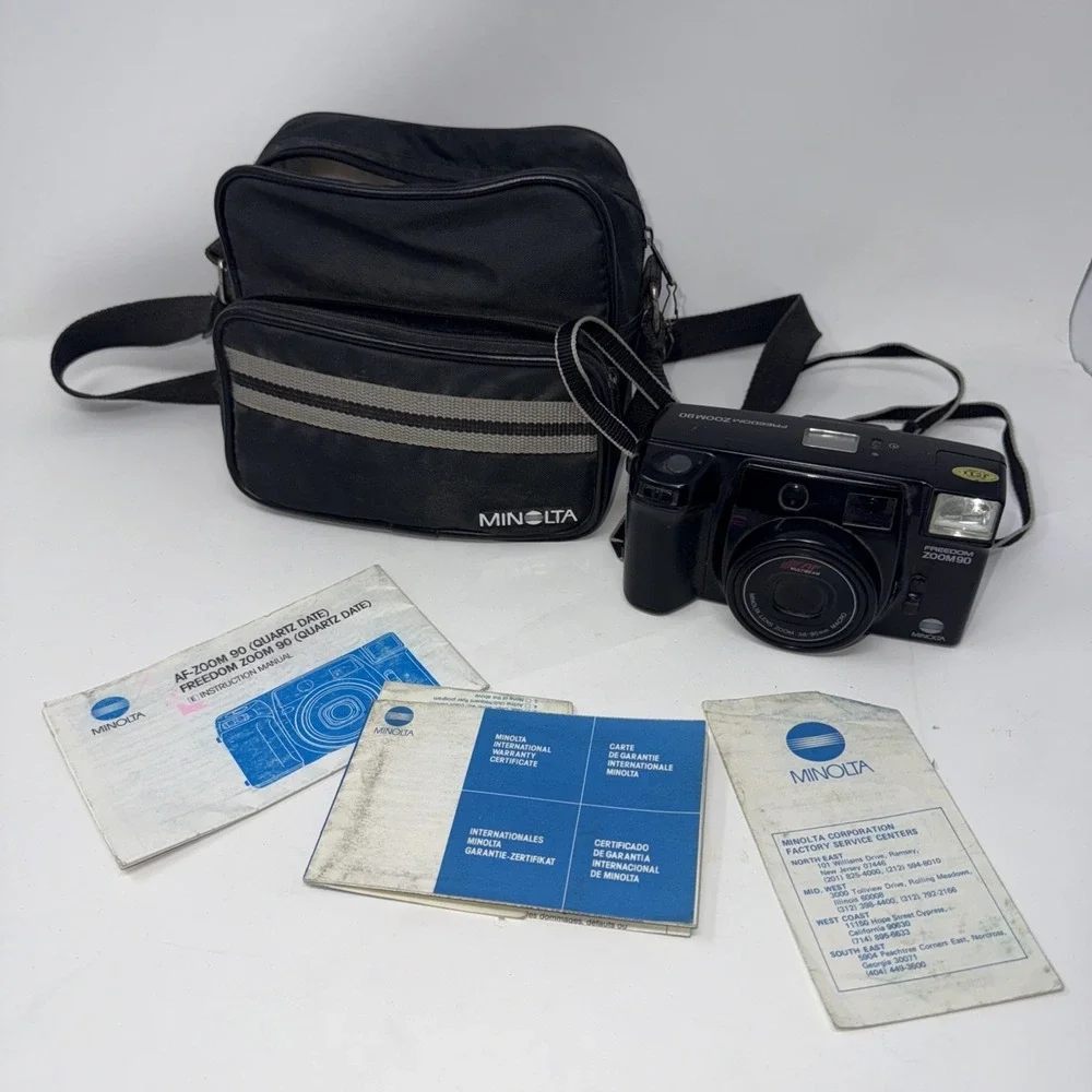 Minolta Freedom Zoom 90 Date 35mm Point & Shoot Film Camera With Bag PARTS ONLY